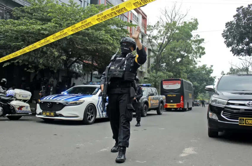 Atacante suicida golpea estación de policía de Indonesia, matando a 1