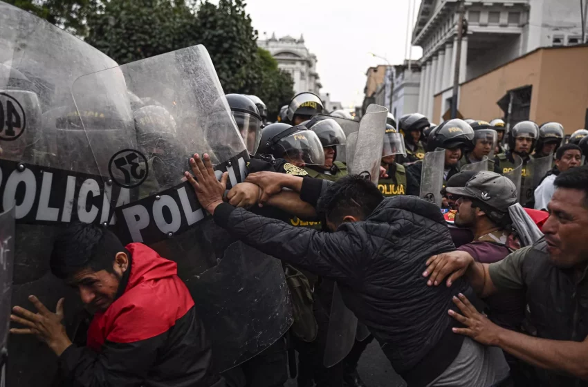  La Policía de Perú confirma 2 muertos más en protestas sociales y ya suman 9