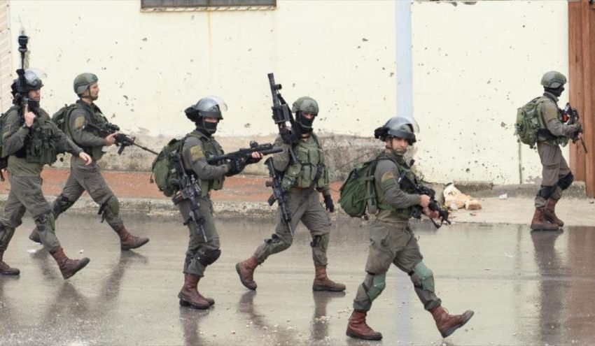  Tropas israelíes irrumpen en escuela primaria palestina, ¿qué buscan ahí?