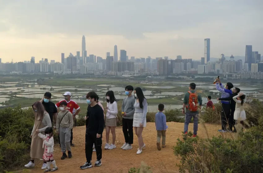  Hong Kong comenzará a reabrir la frontera con China el domingo