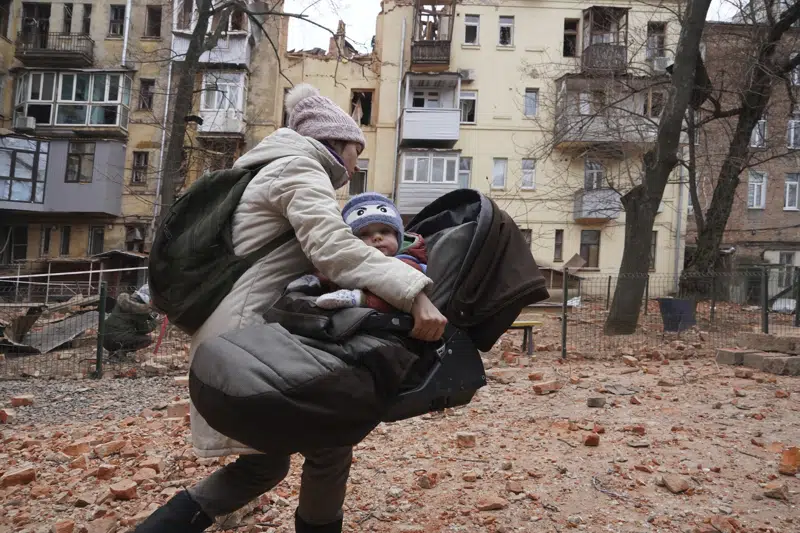  5 civiles ucranianos muertos mientras los bandos en guerra evalúan el próximo movimiento