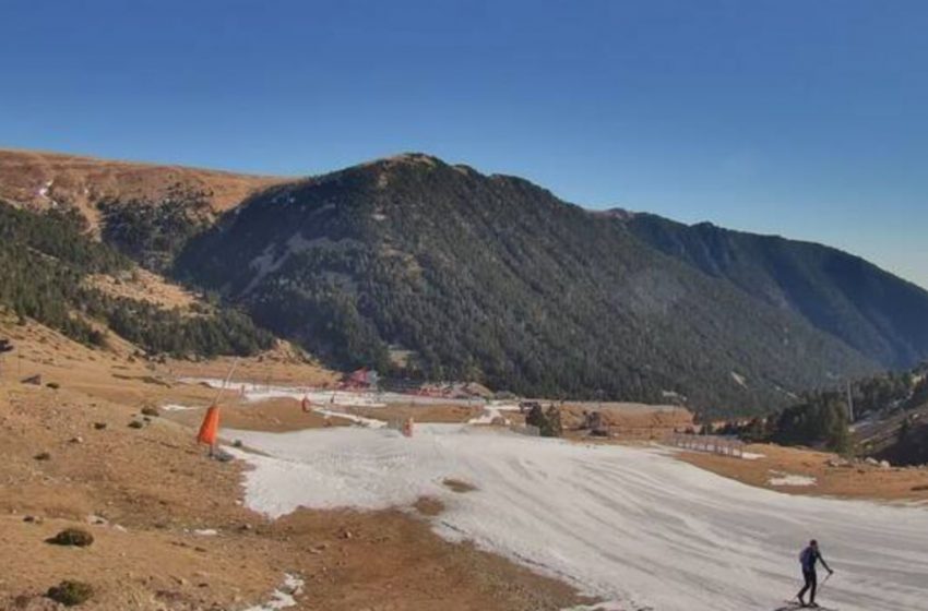  ESQUÍ : La mitad de las estaciones de esquí de España, cerradas por falta de nieve