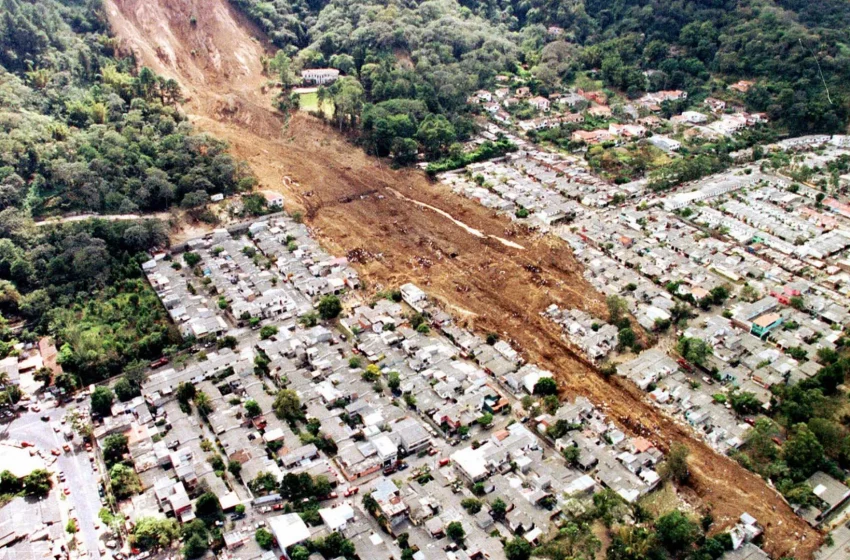  Occidente de El Salvador en alerta roja por intensa actividad sísmica