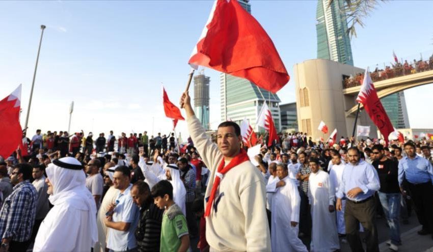  12 años de traición, incapacidad política y protestas; piden cambio de régimen en Baréin