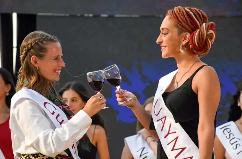  Eligen candidata a reina de belleza en Argentina sin haber visto una sola imagen de ella