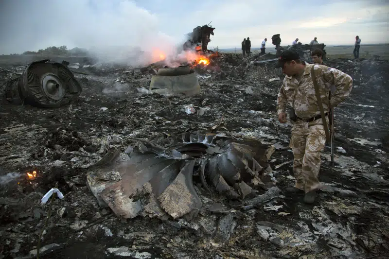  Equipo internacional suspende investigación sobre derribo del MH17