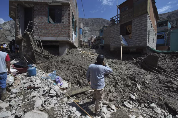  Decenas de muertos por deslizamientos de tierra en Perú