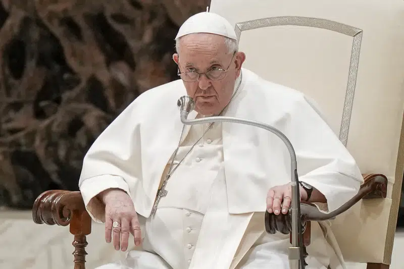  El Papa cancela una cita, algunos discursos por un fuerte resfriado