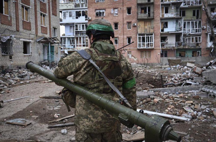  Ucrania promete aferrarse a Bakhmut a pesar del ataque ruso