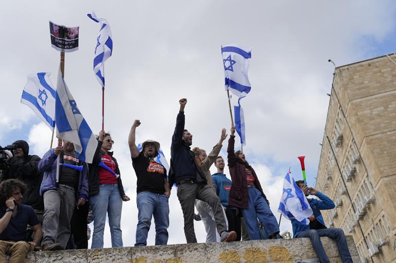  Cómo el plan judicial de Netanyahu provocó disturbios masivos en Israel