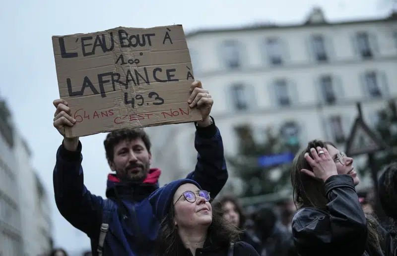  La ira contra Macron aumenta mientras los sindicatos franceses realizan nuevas protestas