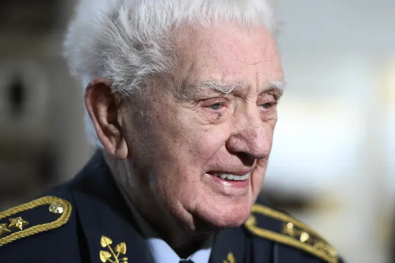  Emil Bocek, último piloto checo de la RAF durante la Segunda Guerra Mundial, muere a los 100 años