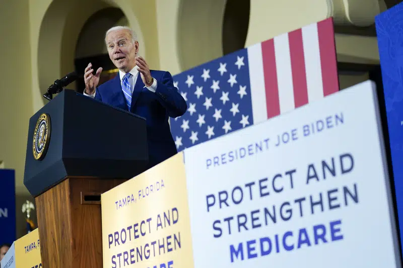  Biden contrasta con los republicanos sobre los costos más bajos de los medicamentos