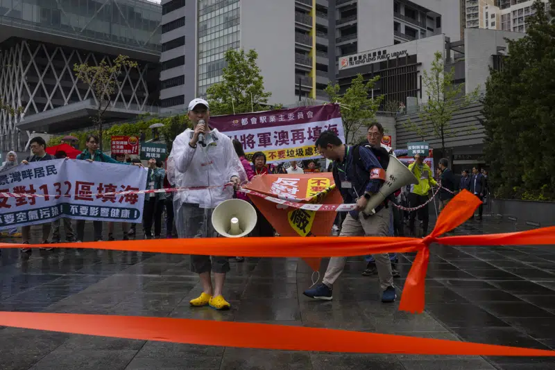  Los hongkoneses realizan la primera protesta en años bajo reglas estrictas