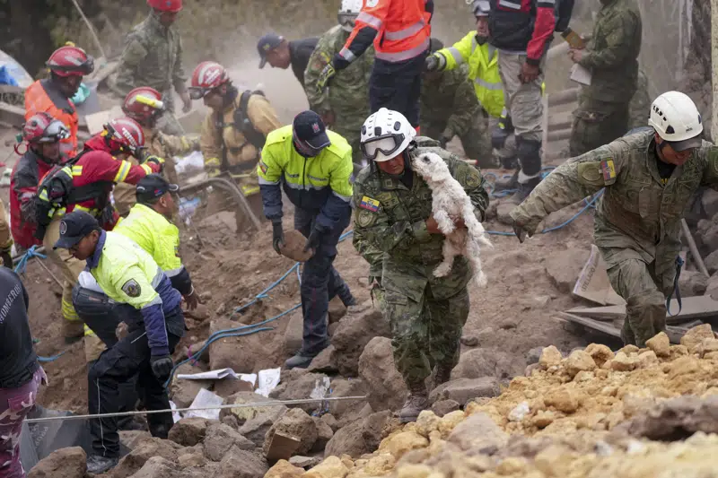  Deslizamiento de tierra en Ecuador deja al menos 7 muertos, decenas de desaparecidos