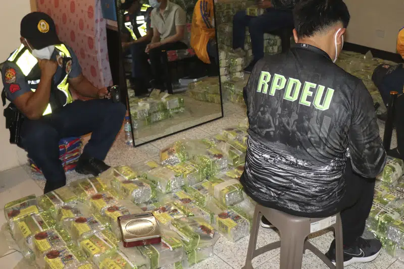  La policía filipina incauta una gran cantidad de drogas en bolsitas de té
