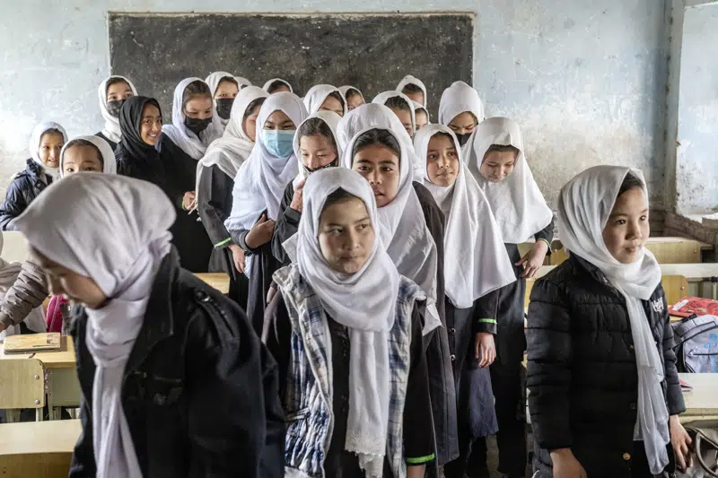  Aumentan los llamados a los talibanes para que liberen a activista por la educación de las niñas