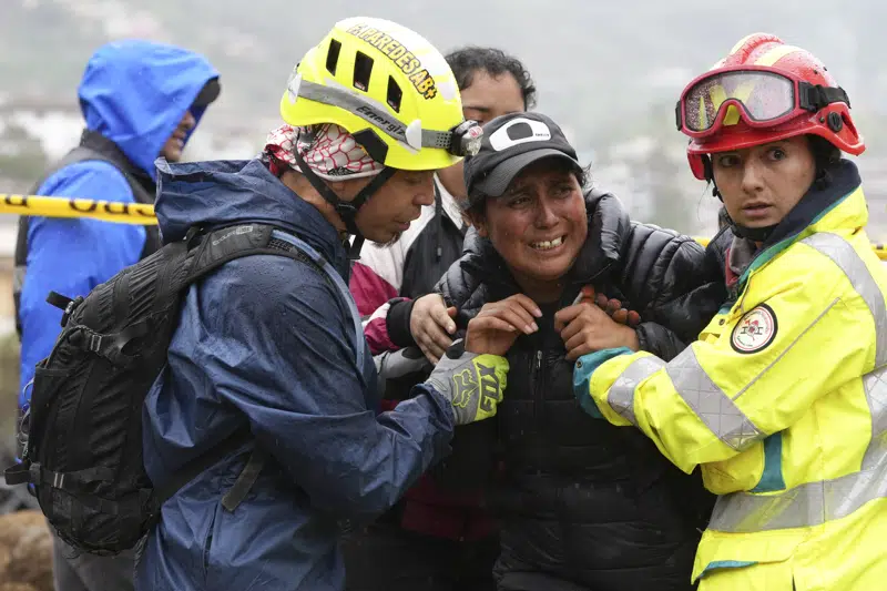  Sacan el cuerpo de una niña de un deslizamiento de tierra en Ecuador, elevando el número de muertos a 8