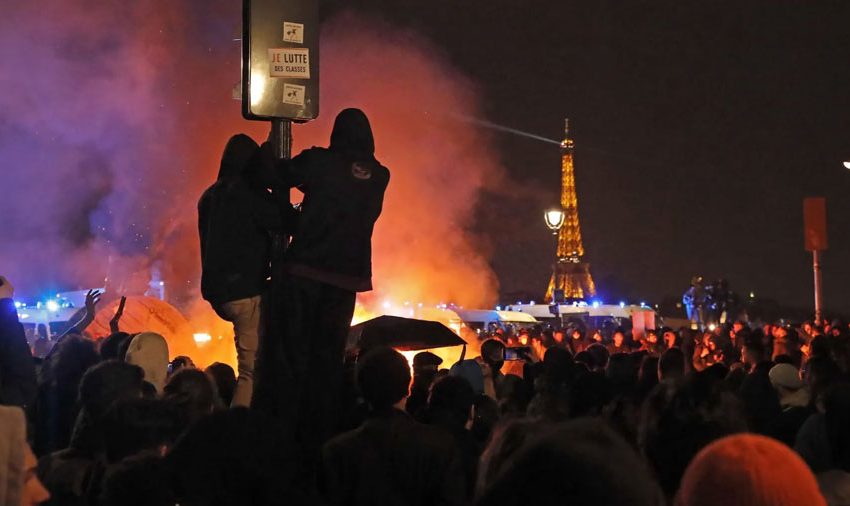  Francia afronta más huelgas parciales tras otra noche de disturbios contra la reforma de las pensiones