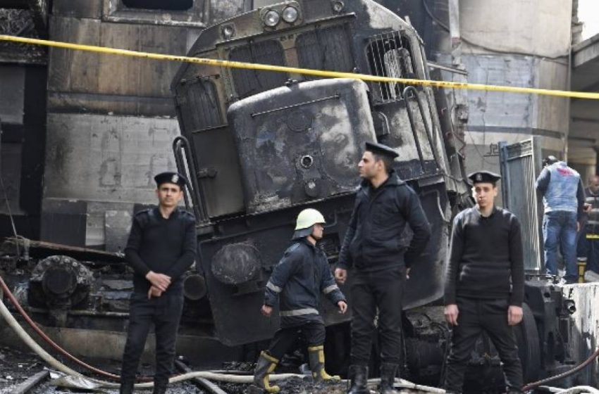  Ministro de Transporte griego renuncia por accidente de tren; 36 muertos