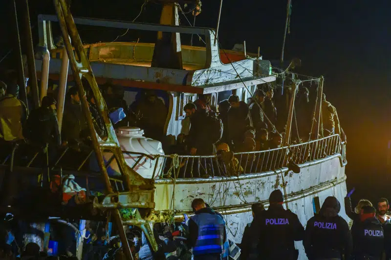  Italia estima que 680.000 migrantes podrían cruzar el mar desde Libia