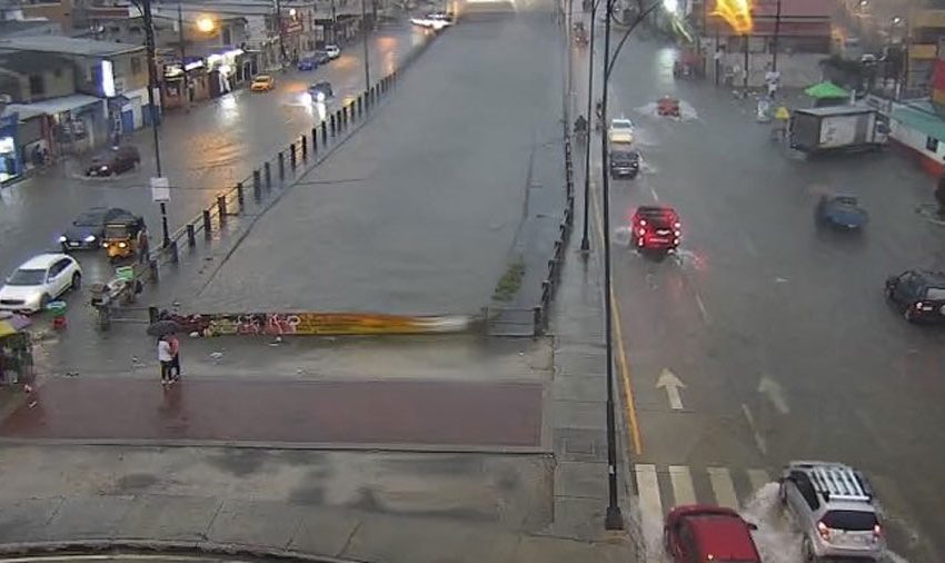 Guayaquil queda anegada por lluvias asociadas al sistema Yaku (+Video)