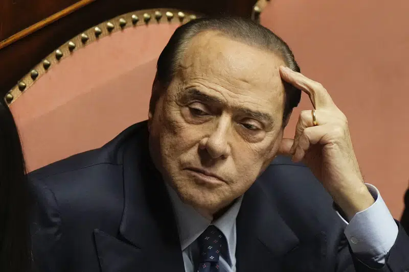  Berlusconi de Italia tiene leucemia e infección pulmonar, dicen los médicos