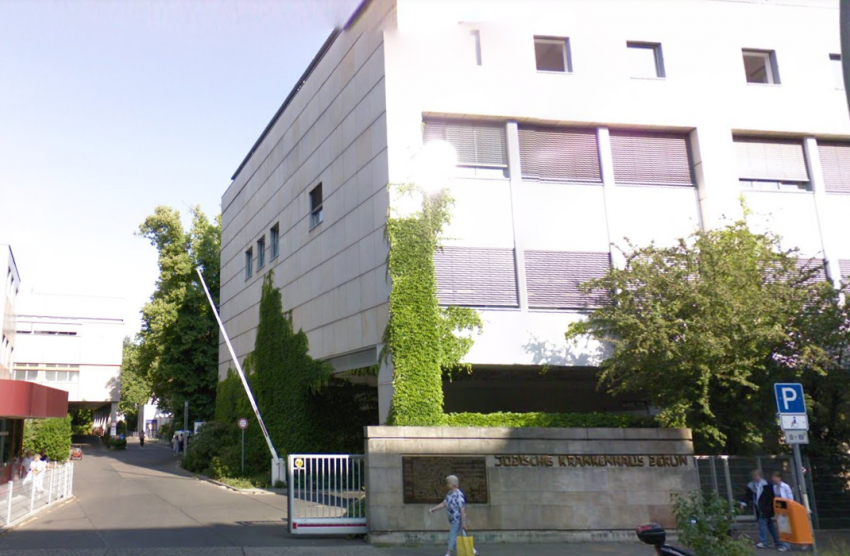  La Policía alemana reduce a un individuo que estaba atacando a pacientes en el Hospital Judío de Berlín