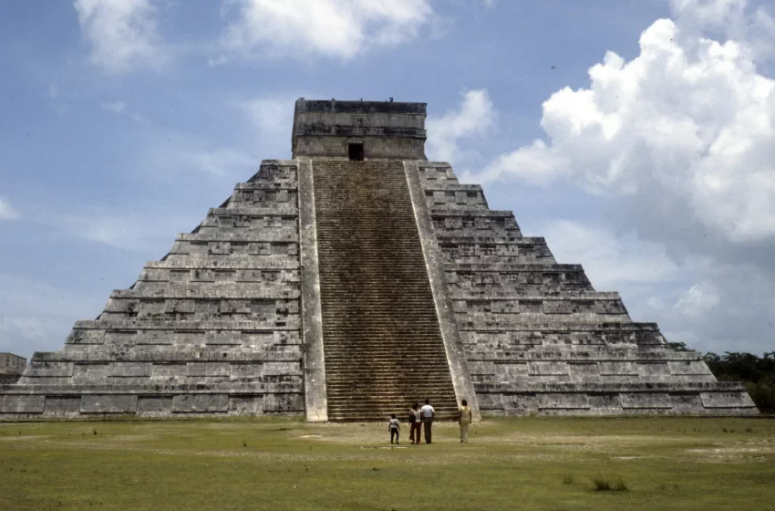  Descubren un disco con jeroglíficos en Chichén Itzá que podría cambiar la historia de los mayas