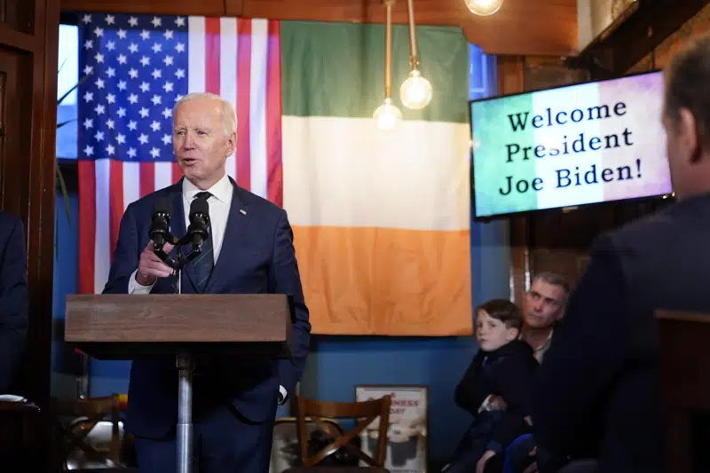  Recibido en Irlanda, el ‘primo Joe’ Biden bromea sobre quedarse