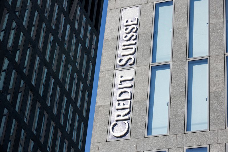  El parlamento suizo celebra una sesión de emergencia sobre el rescate de Credit Suisse