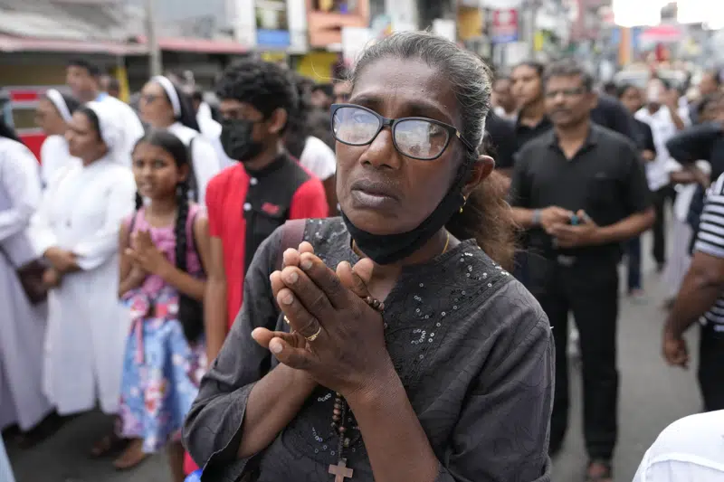  Manifestantes de Sri Lanka exigen justicia por los ataques de Pascua de 2019