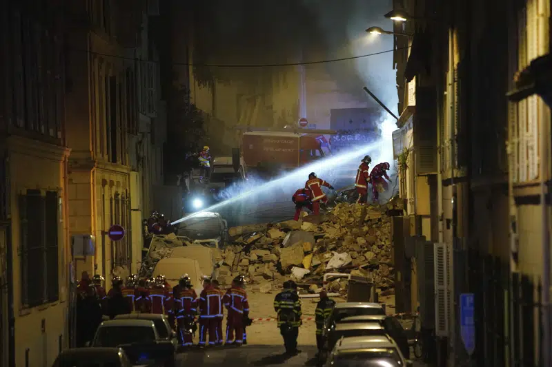  Francia: el edificio de Marsella se derrumba, el fuego obstaculiza los rescates