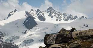  Mueren 3 estudiantes guías alpinos en avalancha en Italia
