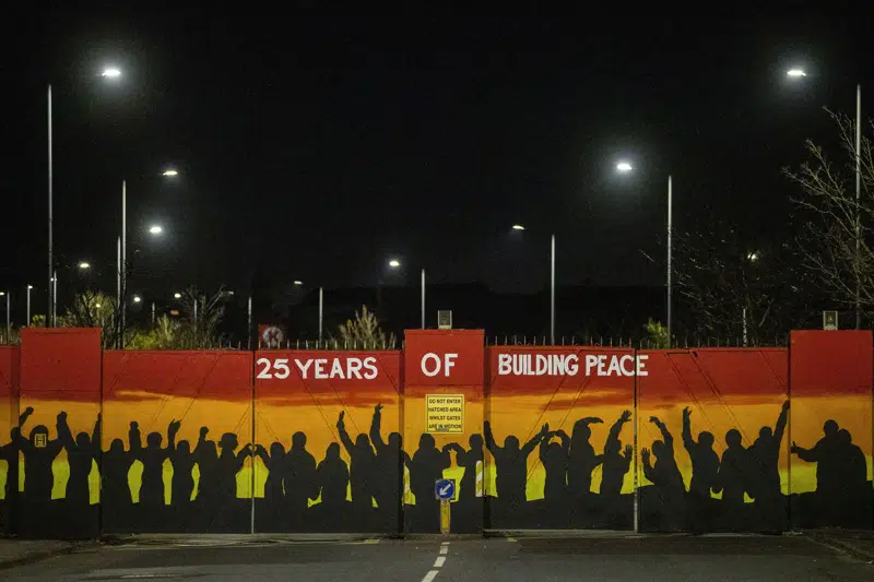  Policía: los disidentes pueden intentar ataques mientras Irlanda del Norte marca la paz