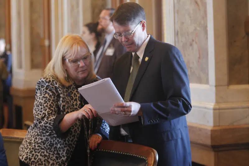  El plan de píldoras abortivas es aprobado por la Legislatura de Kansas; veto esperado