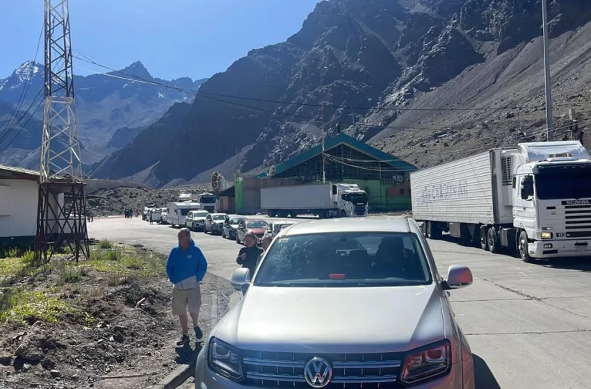  Los chilenos tuvieron hasta 4 horas de espera en el complejo Libertadores luego de Semana Santa