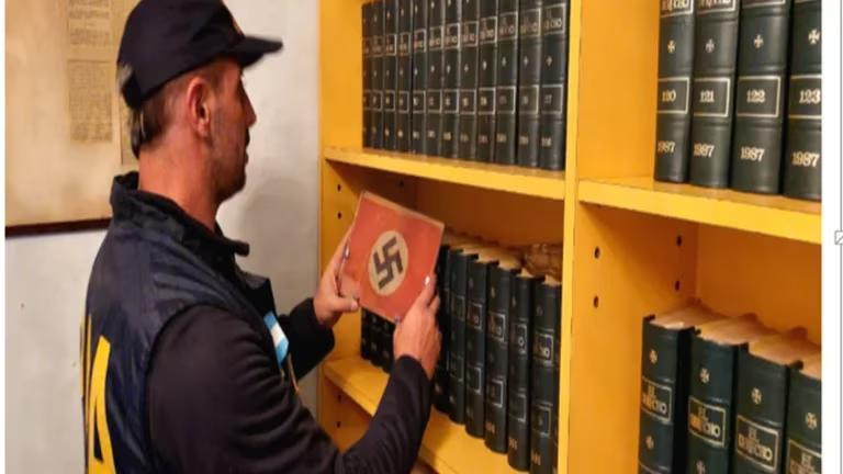  Investigaban un prostíbulo VIP y descubrieron un “museo del nazismo” durante allanamiento