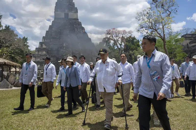  Presidentes de Taiwán y Guatemala visitan pirámide maya