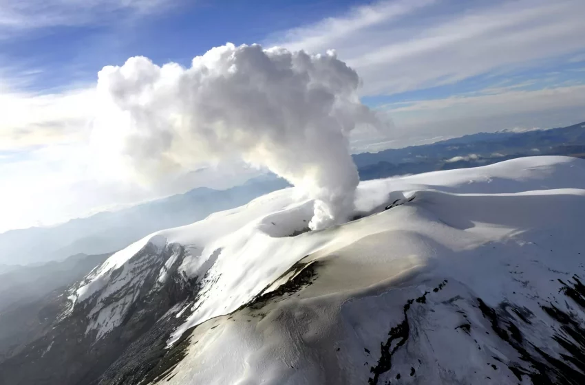  El volcán Nevado del Ruiz mantiene en vilo a toda Colombia