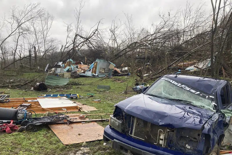  Tornado en Misuri deja 5 muertos en última ola de clima severo