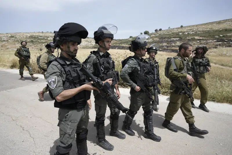  Ejército israelí: hombre palestino muerto tras presunto intento de apuñalamiento en asentamiento de Cisjordania