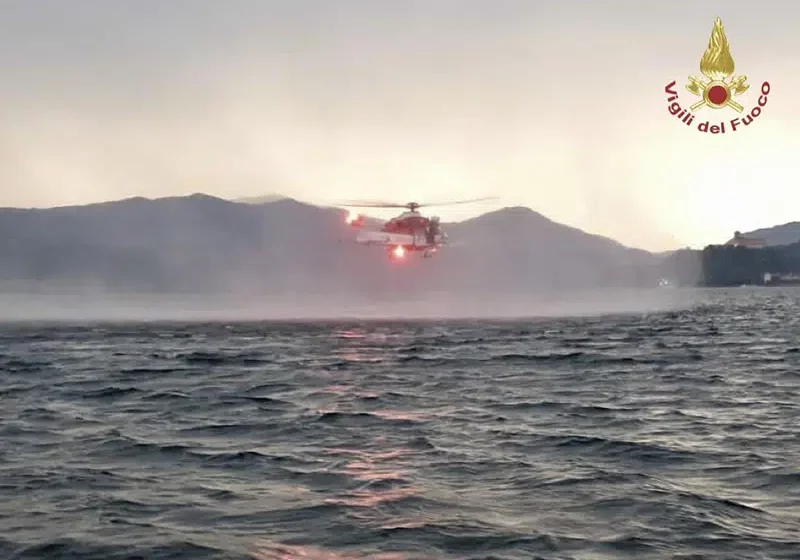  Cuatro muertos al naufragar un barco turístico en una tormenta en un lago italiano