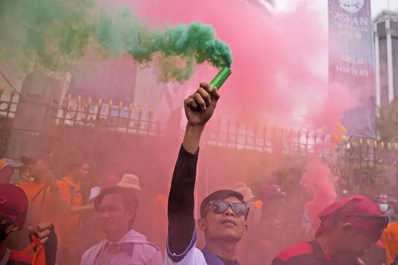  Primero de Mayo: los trabajadores del mundo se manifiestan, Francia ve la ira de las pensiones