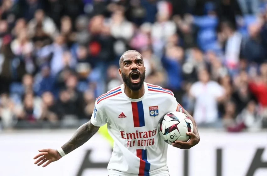  Ocho goles entre dos jugadores: la histórica remontada del Lyon por 5 a 4 en la Ligue 1