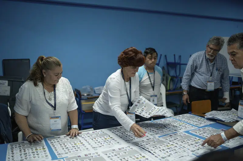  Conteo anticipado de votos para elección presidencial de Guatemala indica segunda ronda por delante