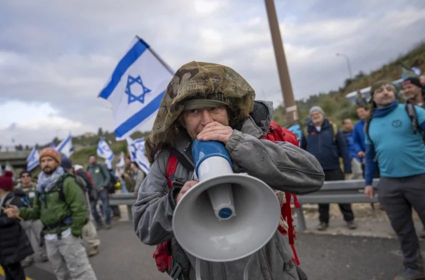  Docenas de veteranos de la fuerza aérea israelí amenazan con no servir después de que Netanyahu reanuda la revisión judicial