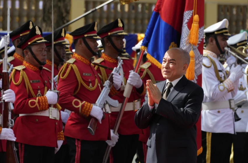  Nuevos rostros en el parlamento de Camboya mientras el rey da la bienvenida a los legisladores entrantes