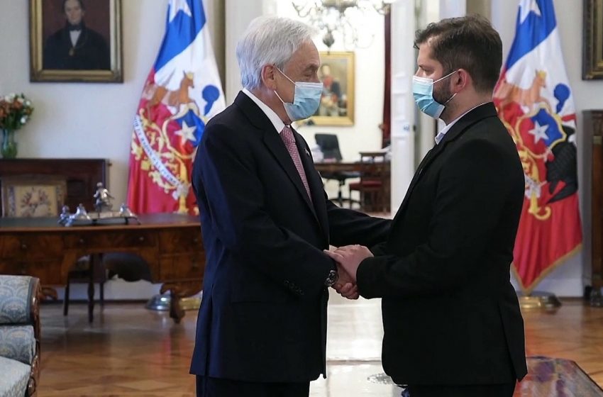  Gabriel Boric y Sebastián Piñera se cruzaron en Asunción