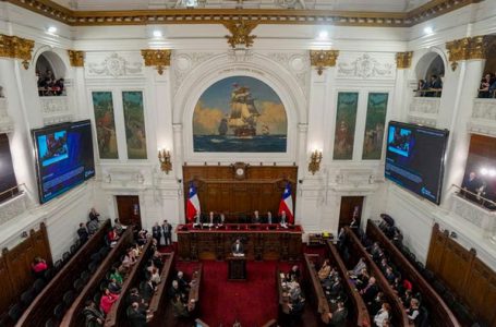 La política chilena intenta contra reloj salvar el proceso constituyente